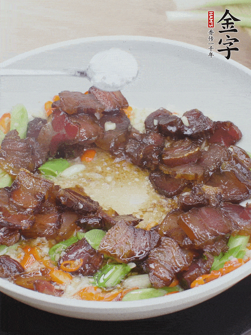下醬油肉，一點生抽、白糖調味。